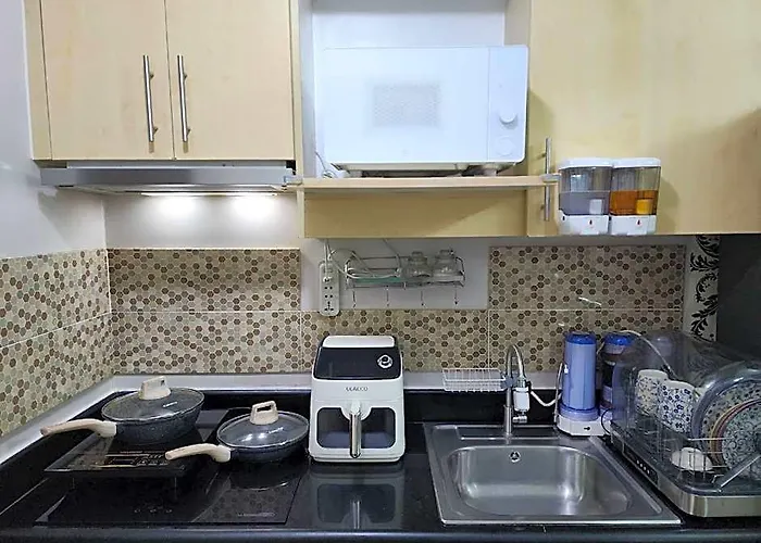 Отель Elegant At Grass Residences 1-5 Persons Only, Quezon